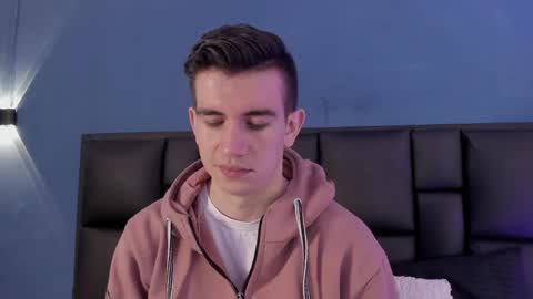 mikael online show from September 2025 04:06:01 AM