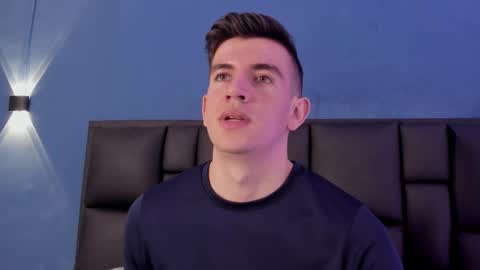 mikael online show from November 2025 05:07:01 AM