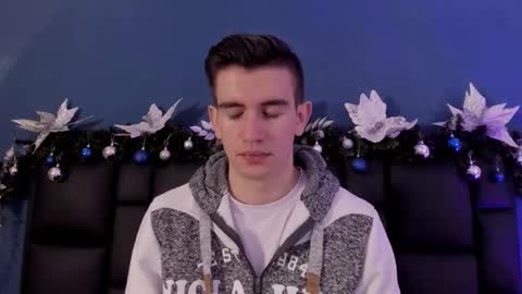 mikael online show from November 2025 04:03:02 AM