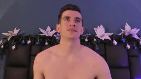 mikael online show from December 2025 08:27:02 PM