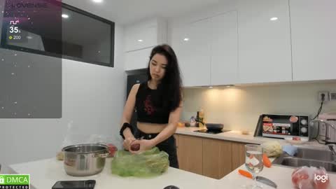 Miko now i live in Vietnam online show from February 2025 12:39:01 PM