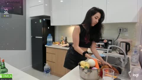 Miko now i live in Vietnam online show from February 2025 03:43:01 PM