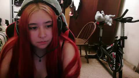 Snapshot of mikalatina chatting on April 2026 11:53:02 PM Mika online show from April 2026 11:53:02 PM