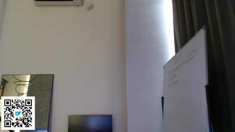 Mikamilkies online show from May 2026 10:33:01 AM