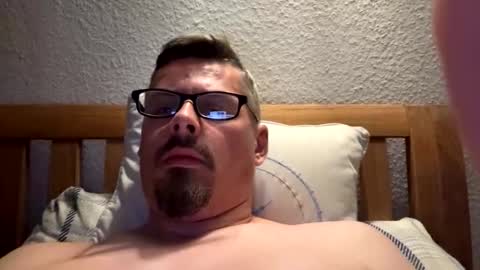 mike4u26 online show from October 2025 09:15:01 PM