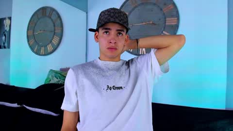 Mike 0233 online show from December 2024 03:16:02 AM