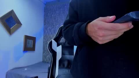 Mike 0233 online show from December 2025 04:18:02 AM