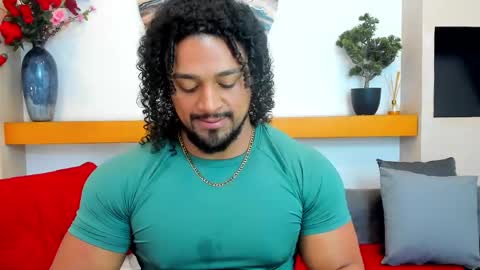 Snapshot of mike_estevess chatting on May 2026 10:01:02 AM online show from May 2026 10:01:02 AM