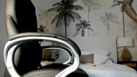 Mike Montoya online show from October 2025 07:24:02 PM