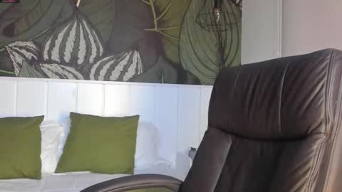 Mike Montoya online show from October 2025 06:02:02 AM