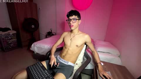 Mike Pineapple online show from January 2026 04:04:02 AM