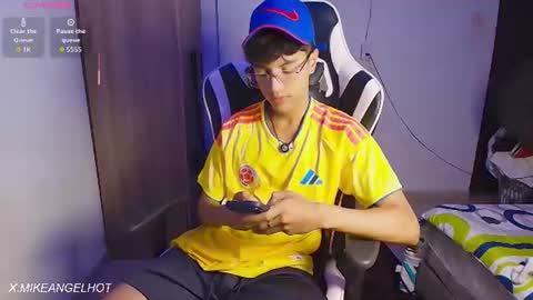 Mike Pineapple online show from June 2026 03:33:02 AM