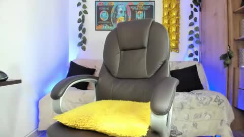 mikee_scooth online show from January 2025 03:21:01 PM