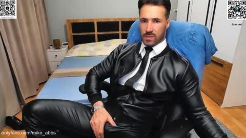 Mike    online show from September 2025 06:35:02 PM