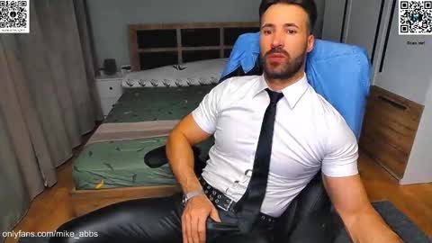 Mike    online show from October 2025 04:15:02 PM