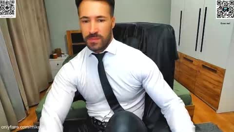 Mike    online show from December 2025 04:02:01 PM