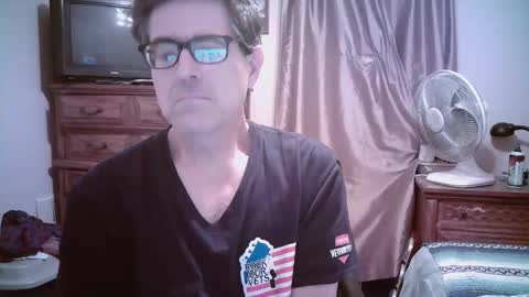 Snapshot of mikewulds chatting on May 2026 02:17:02 AM Mike online show from May 2026 02:17:02 AM