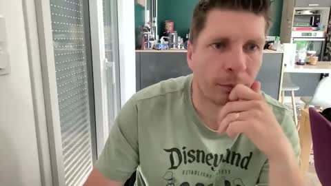 Snapshot of miklp8463 chatting on June 2026 08:04:01 AM miklp8463 online show from June 2026 08:04:01 AM