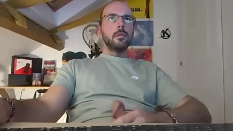 Snapshot of mikmik91 chatting on December 2024 04:20:01 PM mikmik91 online show from December 2024 04:20:01 PM