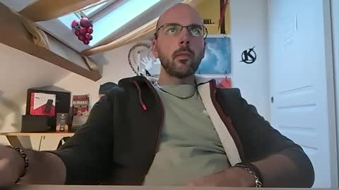 Snapshot of mikmik91 chatting on December 2024 03:39:01 PM mikmik91 online show from December 2024 03:39:01 PM