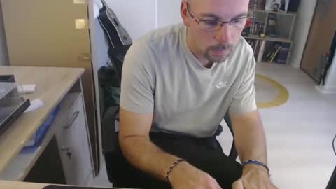 Snapshot of mikmik91 chatting on October 2025 02:17:02 PM mikmik91 online show from October 2025 02:17:02 PM