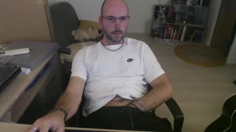 Snapshot of mikmik91 chatting on November 2025 04:18:02 PM mikmik91 online show from November 2025 04:18:02 PM