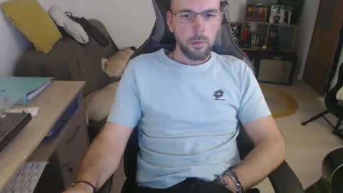 Snapshot of mikmik91 chatting on January 2026 04:12:01 PM mikmik91 online show from January 2026 04:12:01 PM