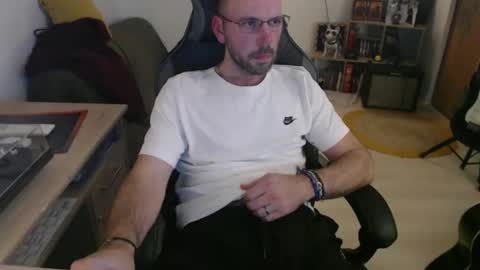 Snapshot of mikmik91 chatting on February 2026 04:44:01 PM mikmik91 online show from February 2026 04:44:01 PM