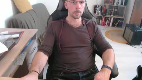 Snapshot of mikmik91 chatting on February 2026 03:21:01 PM mikmik91 online show from February 2026 03:21:01 PM