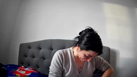 Mikyloveu online show from December 2024 01:45:02 PM