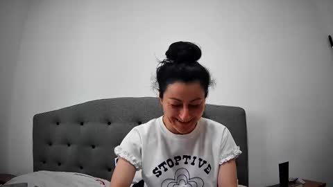 Mikyloveu online show from May 2026 04:26:02 PM