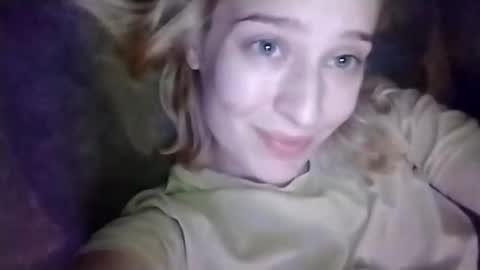 Mila 420 online show from September 2025 04:30:01 PM