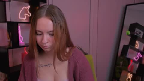 mila_glow online show from October 2025 08:44:01 AM