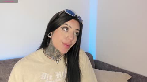 Snapshot of mila_monty__ chatting on February 2025 07:15:02 AM online show from February 2025 07:15:02 AM