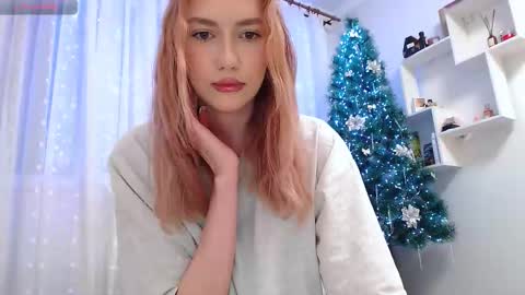 mila nowak online show from December 2025 07:33:02 PM