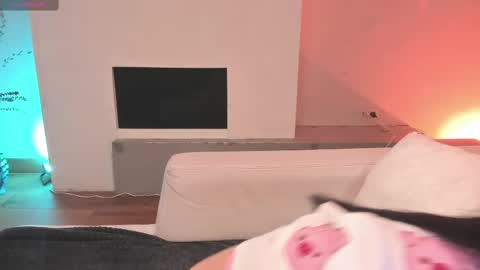 Snapshot of mila_shay chatting on March 2025 11:18:01 AM Mila online show from March 2025 11:18:01 AM