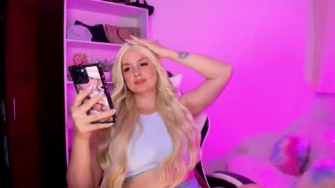 Mila online show from November 2025 02:44:01 AM