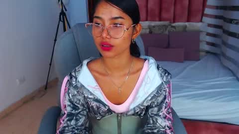 milaa_star online show from October 2025 04:41:02 AM