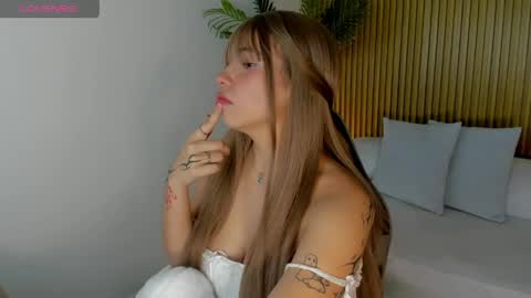 milaack_ online show from April 2026 02:23:02 AM