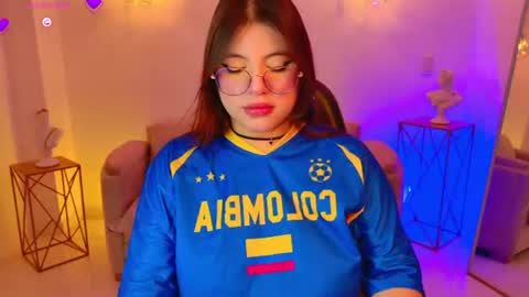 MilaCravee online show from July 2026 02:34:02 PM
