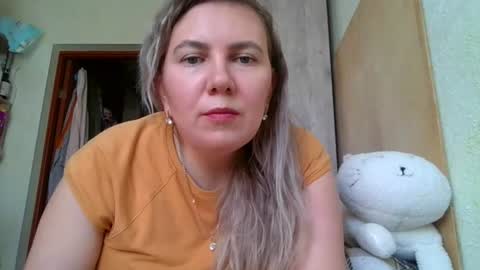 Snapshot of milacristalle chatting on August 2026 07:18:02 AM milacristalle online show from August 2026 07:18:02 AM