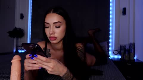 Mila       online show from September 2025 08:14:01 AM