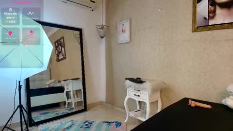 miladiosa online show from December 2025 12:03:02 PM