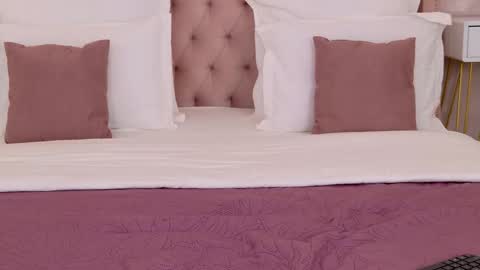 Snapshot of milaleoneli chatting on November 2025 03:34:01 PM milaleoneli online show from November 2025 03:34:01 PM