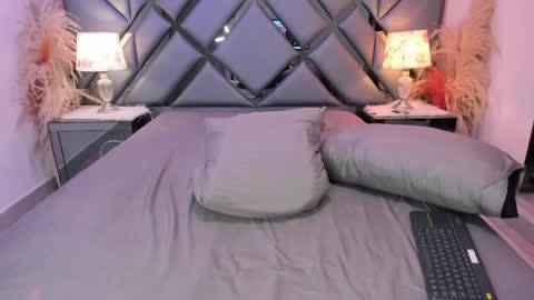 milan_lewiss online show from April 2026 01:41:01 PM