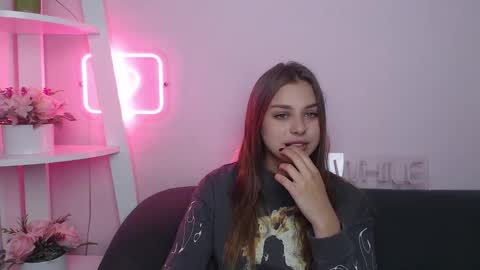 milanaangelas online show from September 2025 04:45:01 AM