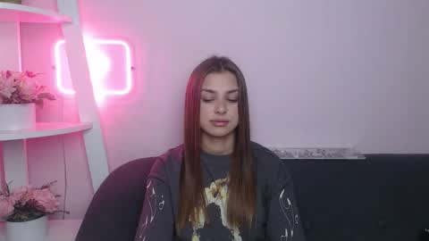 milanaangelas online show from November 2025 05:40:01 AM