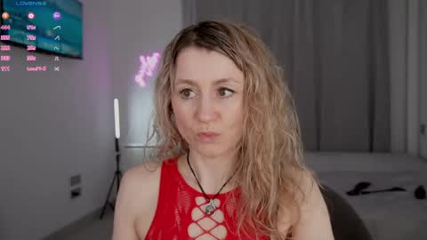 Milana online show from April 2026 04:01:01 PM