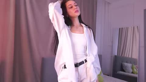 Milana online show from November 2025 05:29:01 AM