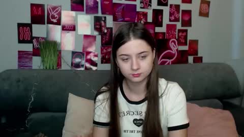 milanaroz online show from September 2025 04:55:02 AM